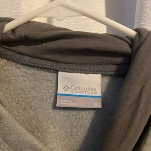 Woman’s Columbia hoodie size small
